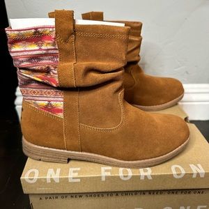 Toms Laurel Suede Boots, Cinnamon Suede with Sunset stripe - Youth size 5